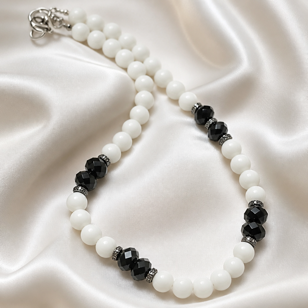 Timeless Noir Necklace